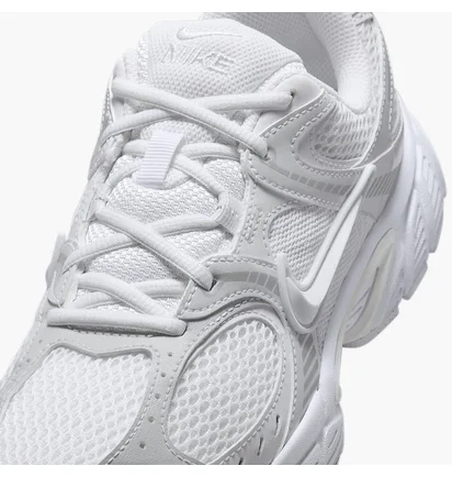 Кросівки жіночі Nike V5 Rnr WomenS Shoes White HQ7901-101