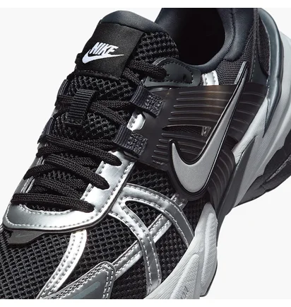 Кросівки жіночі Nike V2K Run Black/Metallic FD0736-005