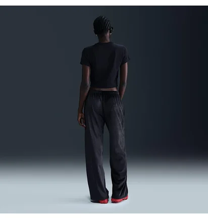 Футболка женская Nike Sportswear Chill Knit Slim Cropped Black HF9534-010