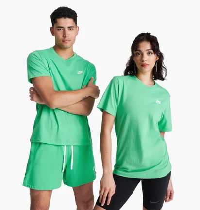 Футболка чоловіча Nike Sportswear Club T-Shirt Green AR4997-363