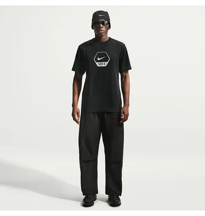 Футболка чоловіча Nike Sportswear MenS T-Shirt Black IQ0471-011