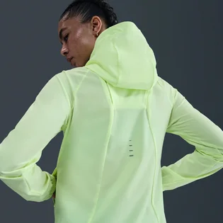 Вітровка жіноча Nike Swift Green HQ0650-701