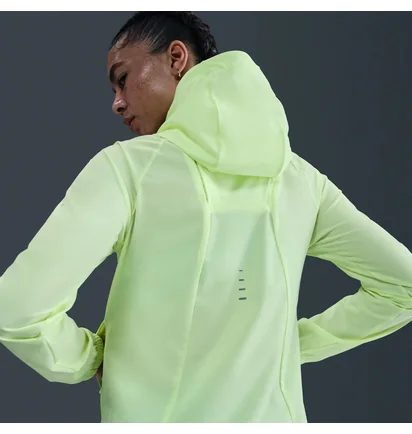 Вітровка жіноча Nike Swift Green HQ0650-701