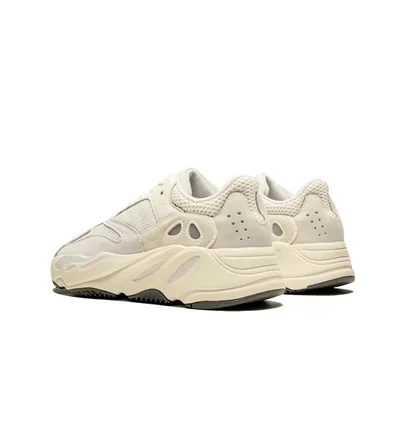 Кроссовки мужские Adidas Yeezy Boost 700 Beige Eg7596