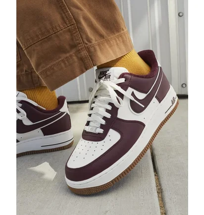 Кросівки чоловічі Nike Air Force 1 07 Lv8 Se Varsity Casual Shoes Bordo/White Dq7659-102