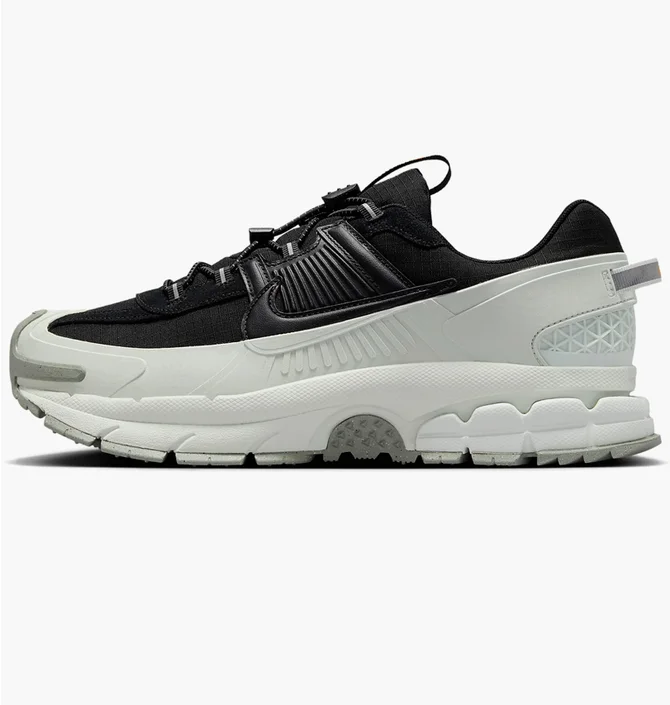 Кросівки чоловічі Nike Zoom Vomero Roam MenS Winterized Shoes White/Black FV2295-001