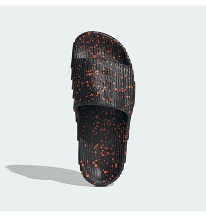 Тапочки унисекс Adidas Adilette Black IG9262