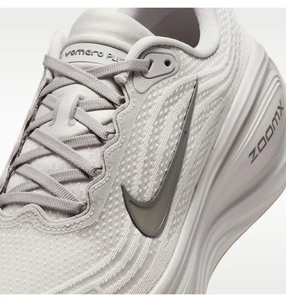 Кросівки чоловічі Nike Vomero Plus MenS Road Running Shoes Beige HV8150-005