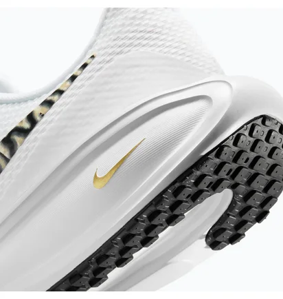 Кросівки жіночі Nike Revolution 8 White IQ0375-126