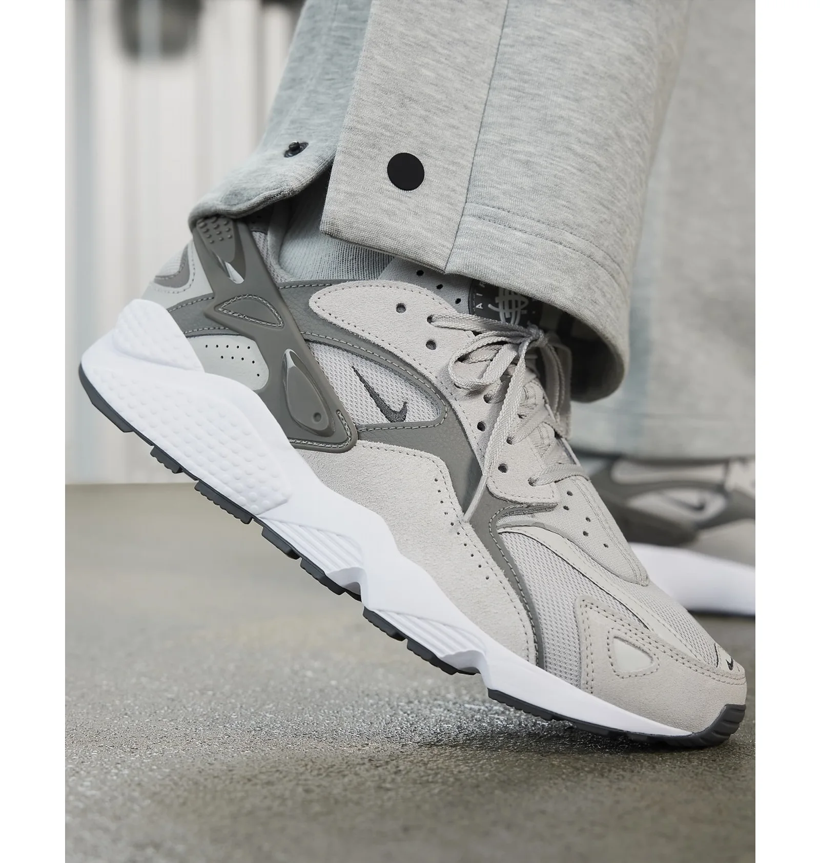 ᐉ Кросівки чоловічі Nike Air Huarache Runner Grey/Beige DZ3306