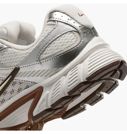Кросівки жіночі Nike V5 Rnr Beige/Metallic HQ7901-102