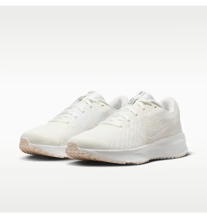 Кросівки жіночі Nike Run Defy Beige HM9593-107