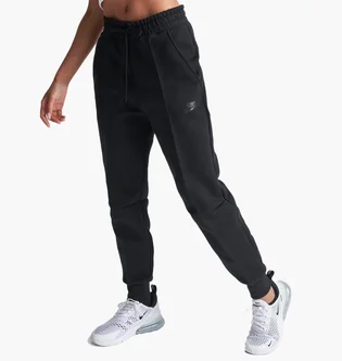 Брюки женские Nike Sportswear Tech Fleece Jogger Pants Black FB8330-010