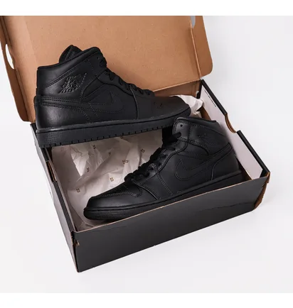 Кроссовки мужские Air Jordan 1 Mid Black 554724-093