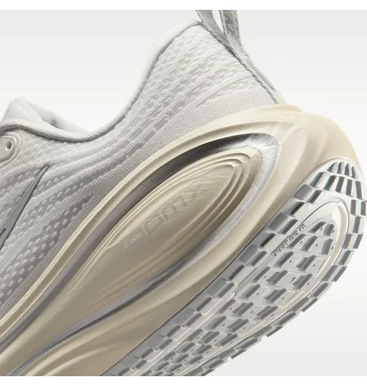 Кросівки чоловічі Nike Vomero Plus Grey IQ0308-094