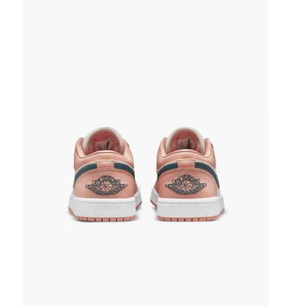 Кросівки жіночі Air Jordan Womens Shoe Pink/White DC0774-800