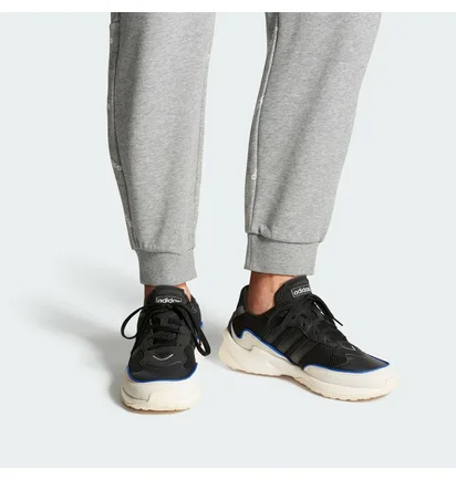 Кроссовки мужские Adidas 20-20 Fx Black/White FU6704