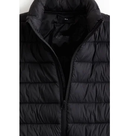 Жилетка мужская H&M Slim Fit Water-Repellent Puffer Gilet Black 1274611001