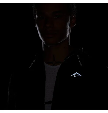 Вітровка чоловіча Nike Trail Aireez Black FN4002-010
