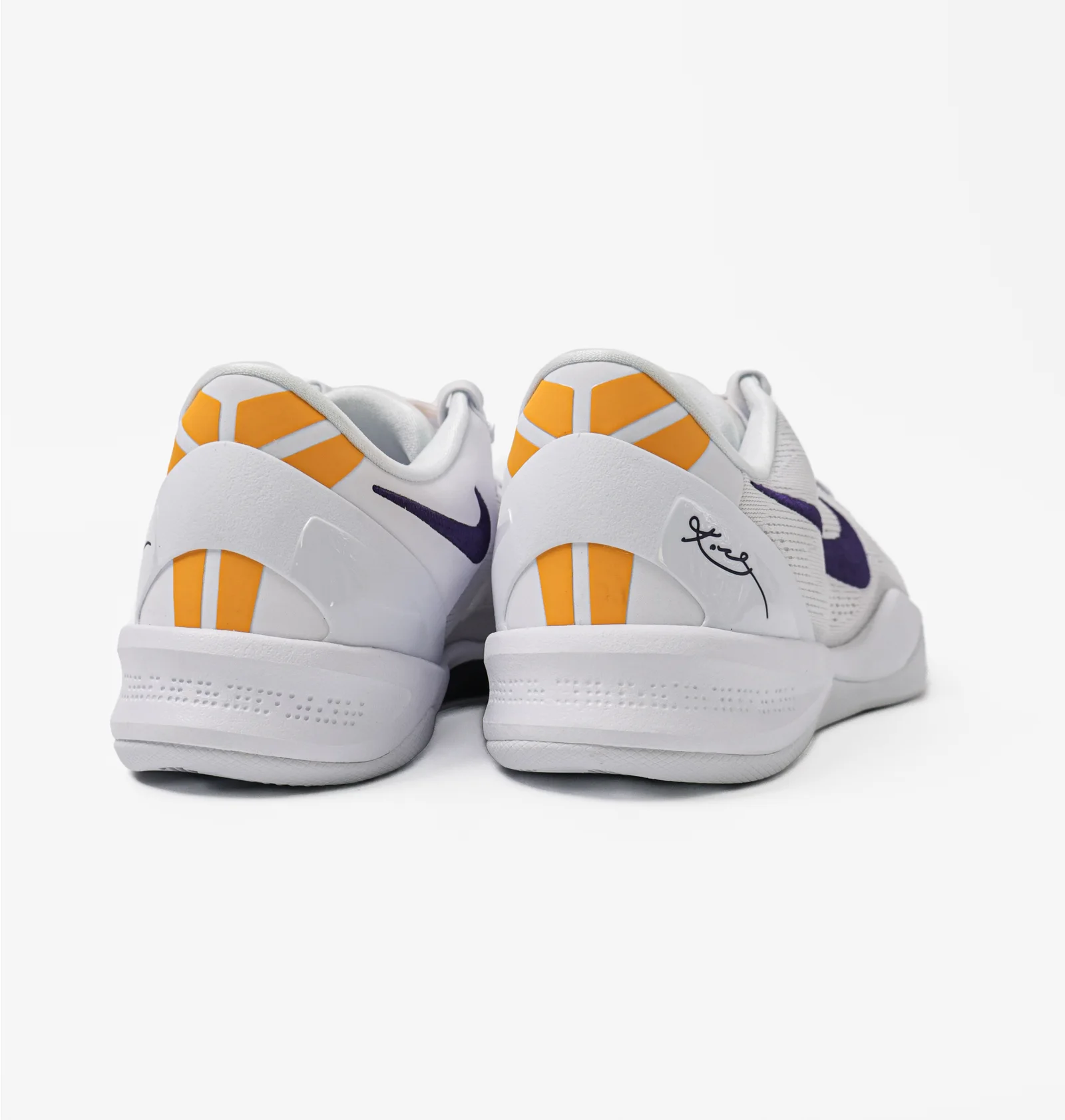 ᐉ Кросівки унісекс Nike Kobe 8 Protro White HF9550-100 - придбати
