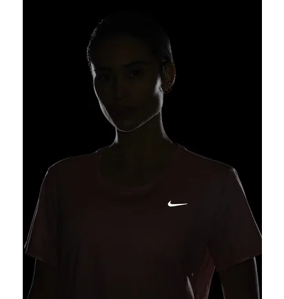 Футболка женская Nike Dri-Fit Swoosh Peach FB4681-618