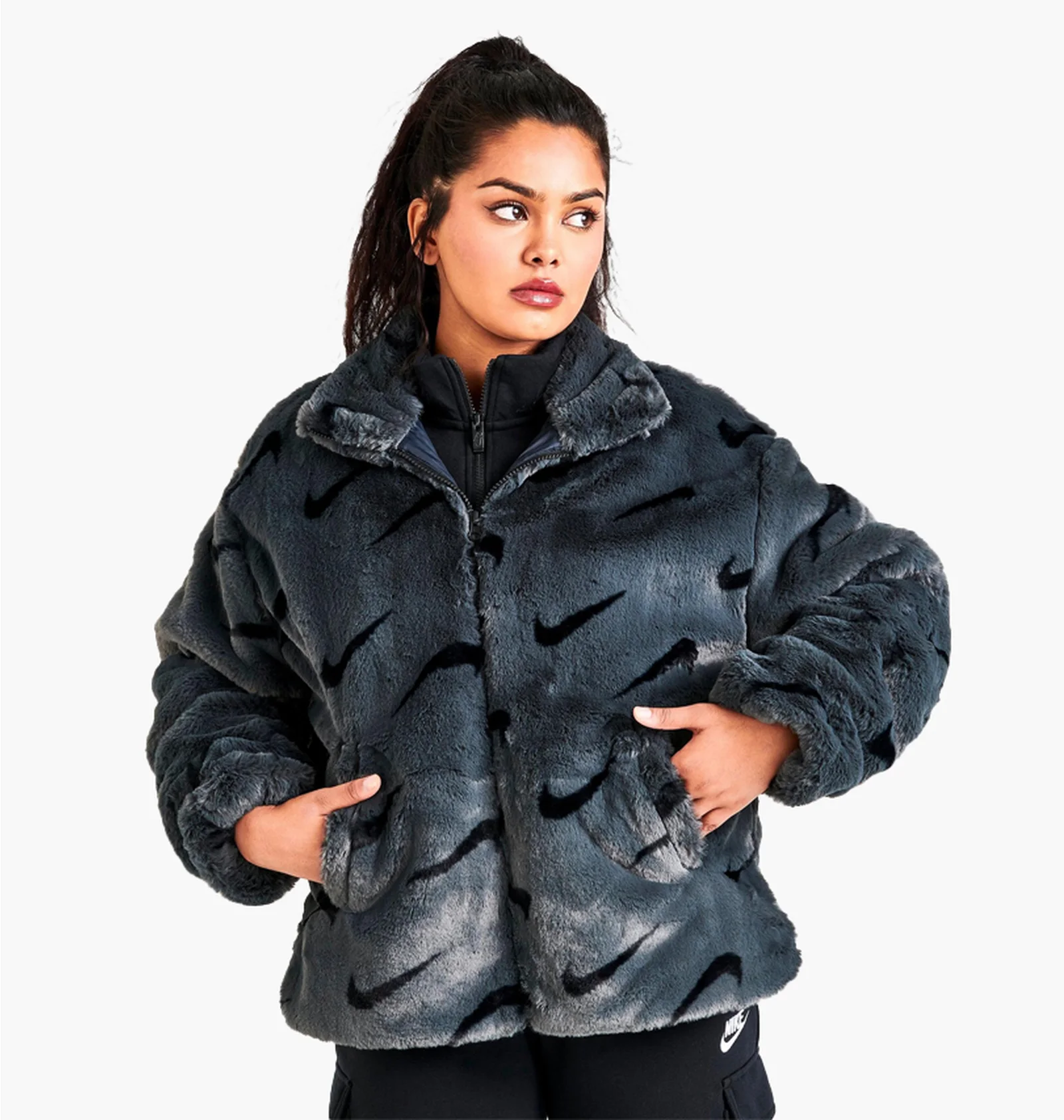 ᐉ Куртка жіноча Nike Womens Sportswear Plush Fur All-Over Print