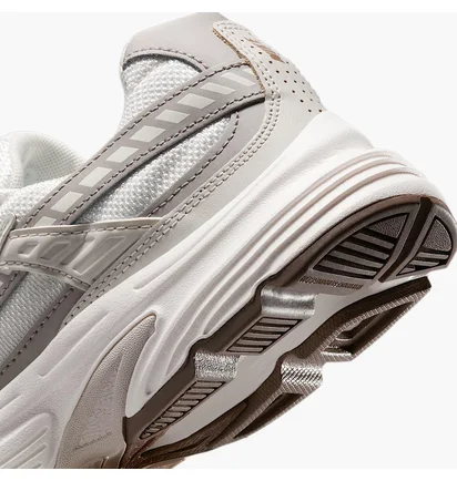 Кросівки жіночі Nike Initiator Phantom White IB4339-001