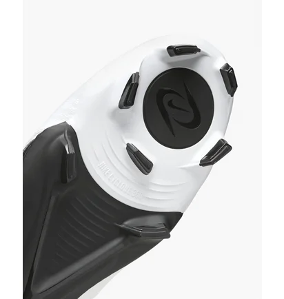 Бутсы унисекс Nike Phantom Luna 2 Academy White/Black FD6725-100