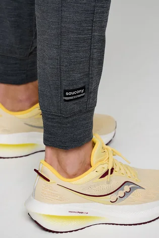 Штани жіночі Saucony Solstice Jogger Black 800465-BKH