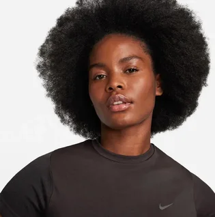 Футболка женская Nike W Rn Dvn Dri-Fitadv Eng Ss Tp Black FN2581-227