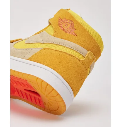 Кроссовки женские Air Jordan Air 1 High Zoom Cmft 2 Yellow/Beige FJ5743-700