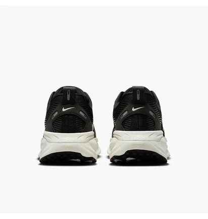 Кросівки жіночі Nike Vomero 18 Black HM6804-005