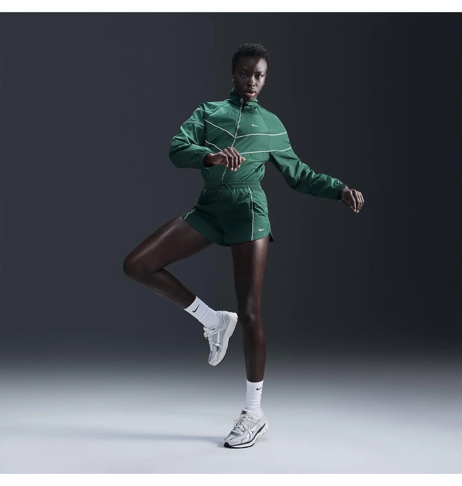 ᐉ Олимпийка женская Nike Windrunner Lockere Uv-Webjacke Green