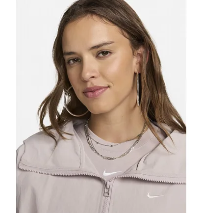 Куртка женская Nike Sportswear Everything Wovens Grey FN3669-019