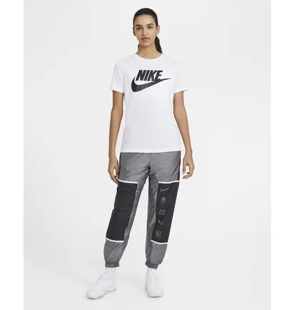 Футболка женская Nike T-Shirt Sportswear Essential White AT5464-100
