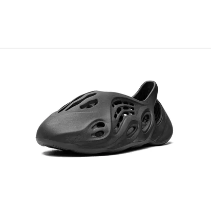 Тапочки мужские Adidas Yeezy Foam Runner Black HP8739