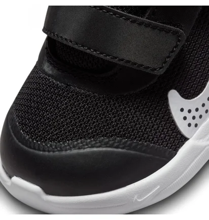 Кросівки дитячі Nike Omni Multi-Court Black DM9028-002