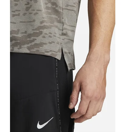 Футболка мужская Nike Dri-Fit Run Division Rise 365 Grey DM4636-017
