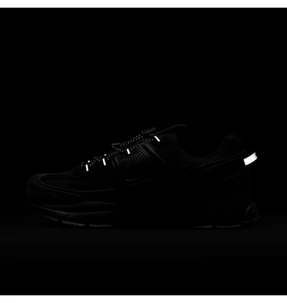 Кроссовки женские Nike Zoom Vomero Roam WomenS Winterized Shoes Black HQ2181-004