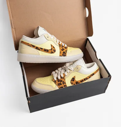 Кросівки жіночі Air Jordan 1 Low Snkrs Day Yellow/White Dn6998-700