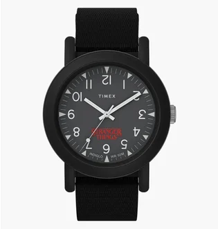 Часы мужские Timex Camper X Stranger Things 40Mm Fabric Strap Watch (Schwarz) TW2V50800U8