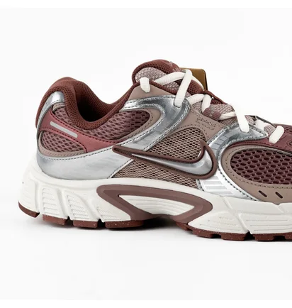 Кросівки жіночі Nike V5 Rnr Bordo HQ7901-200