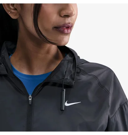 Вітровка жіноча Nike Tempo Repel Black HV5769-010