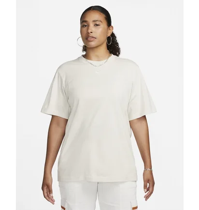 Футболка женская Nike T-Shirt Sportswear White FD4149-104