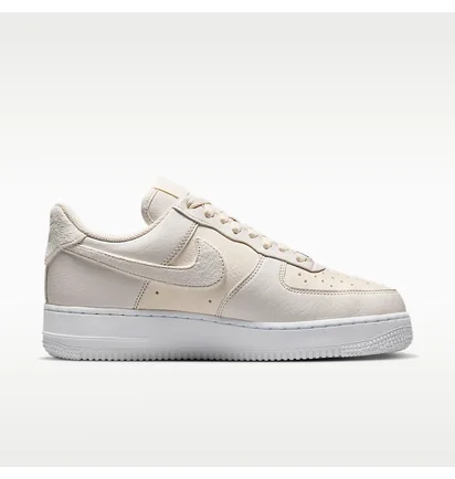 Кроссовки женские Nike Air Force 1 07 Next Nature WomenS Shoes Beige HQ3905-001