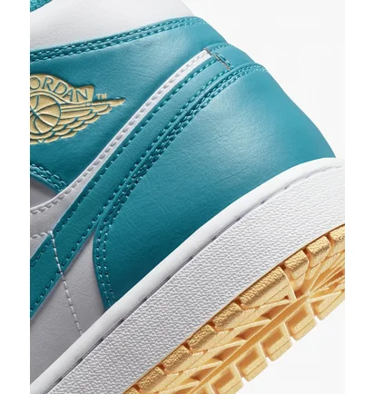 Кросівки чоловічі Air Jordan Air 1 Mid Shoes White/Light Blue DQ8426-400