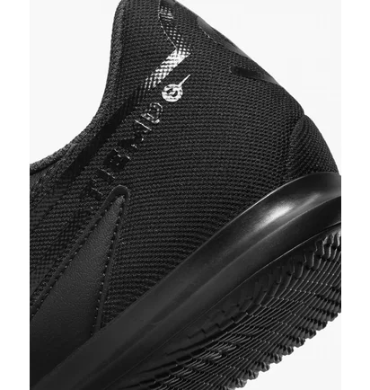 Сороконіжки унісекс Nike Legend 9 Club Ic Black Da1189-001