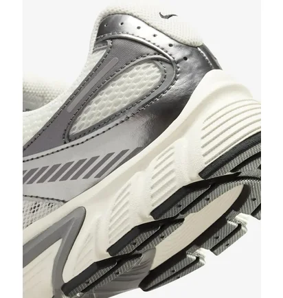 Кроссовки мужские Nike V5 Rnr White/Metallic HJ5228-009