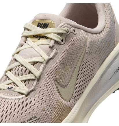 Кросівки дитячі Nike Vomero 18 Big Kids Road Running Shoes Beige IM6127-200