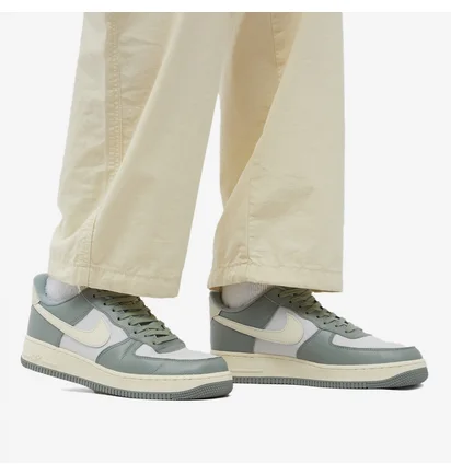 Кросівки чоловічі Nike Air Force 1 07 Lx Grey/White DV7186-300
